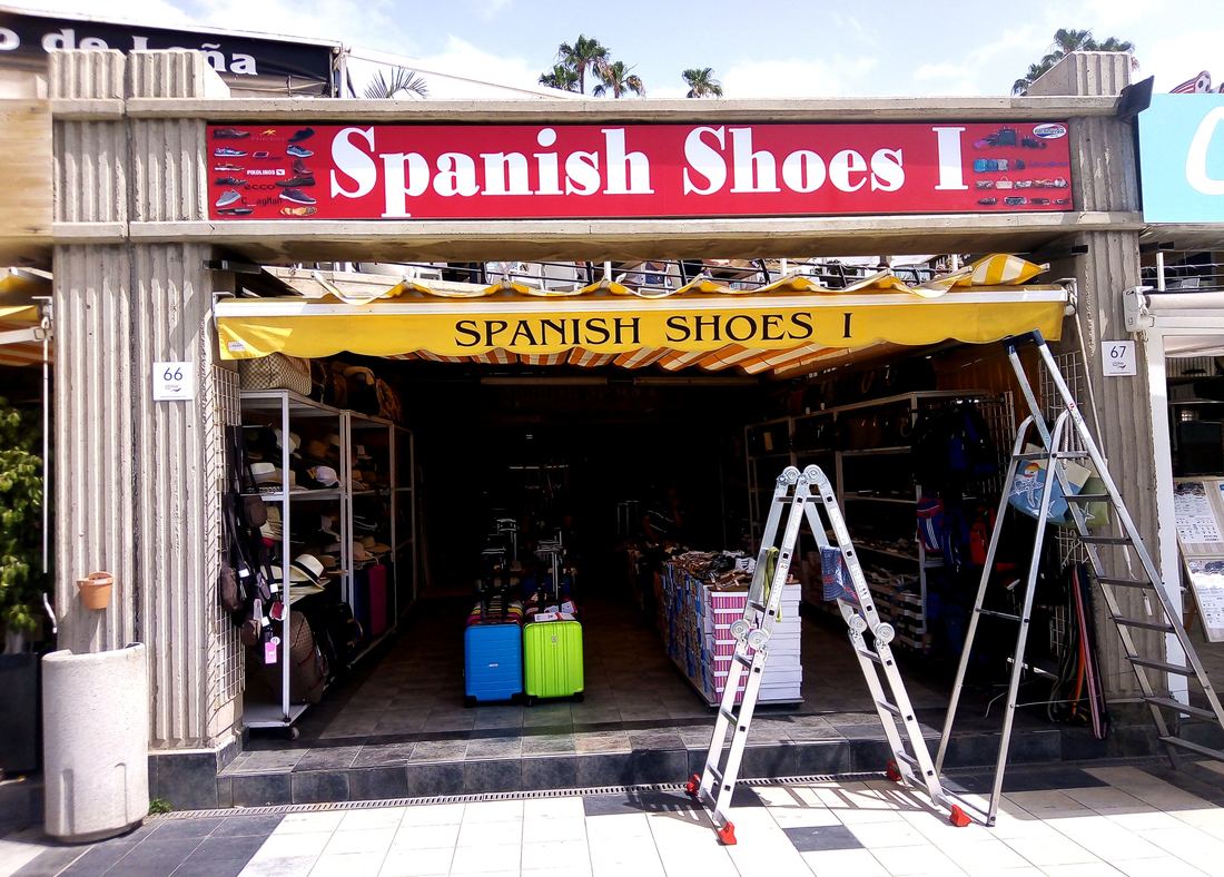 Rótulo y toldo de Spanish Shoes